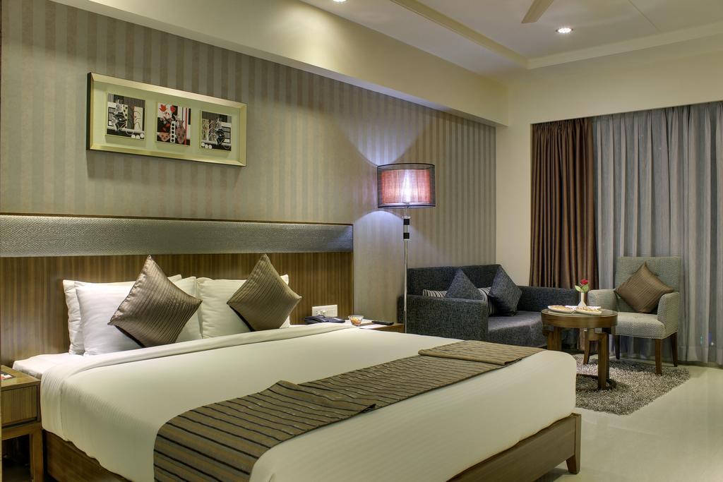 Hotel Suba Grand Dahej Luaran gambar